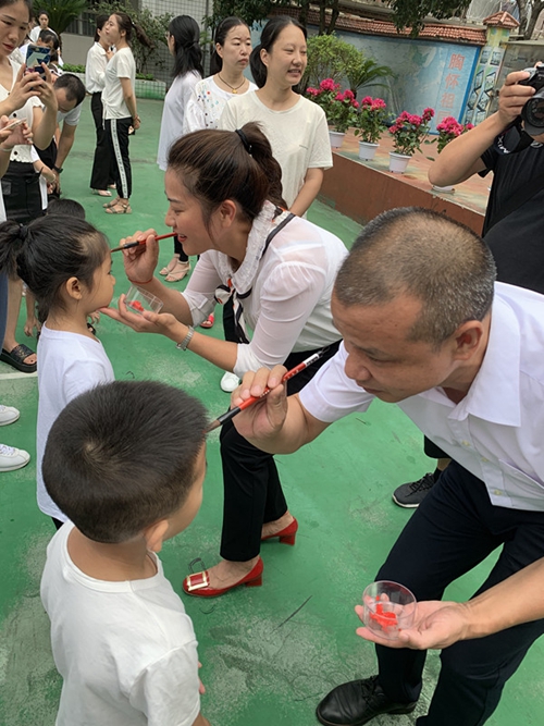 邵武市昭阳中心小学举行新生"开笔礼"仪式